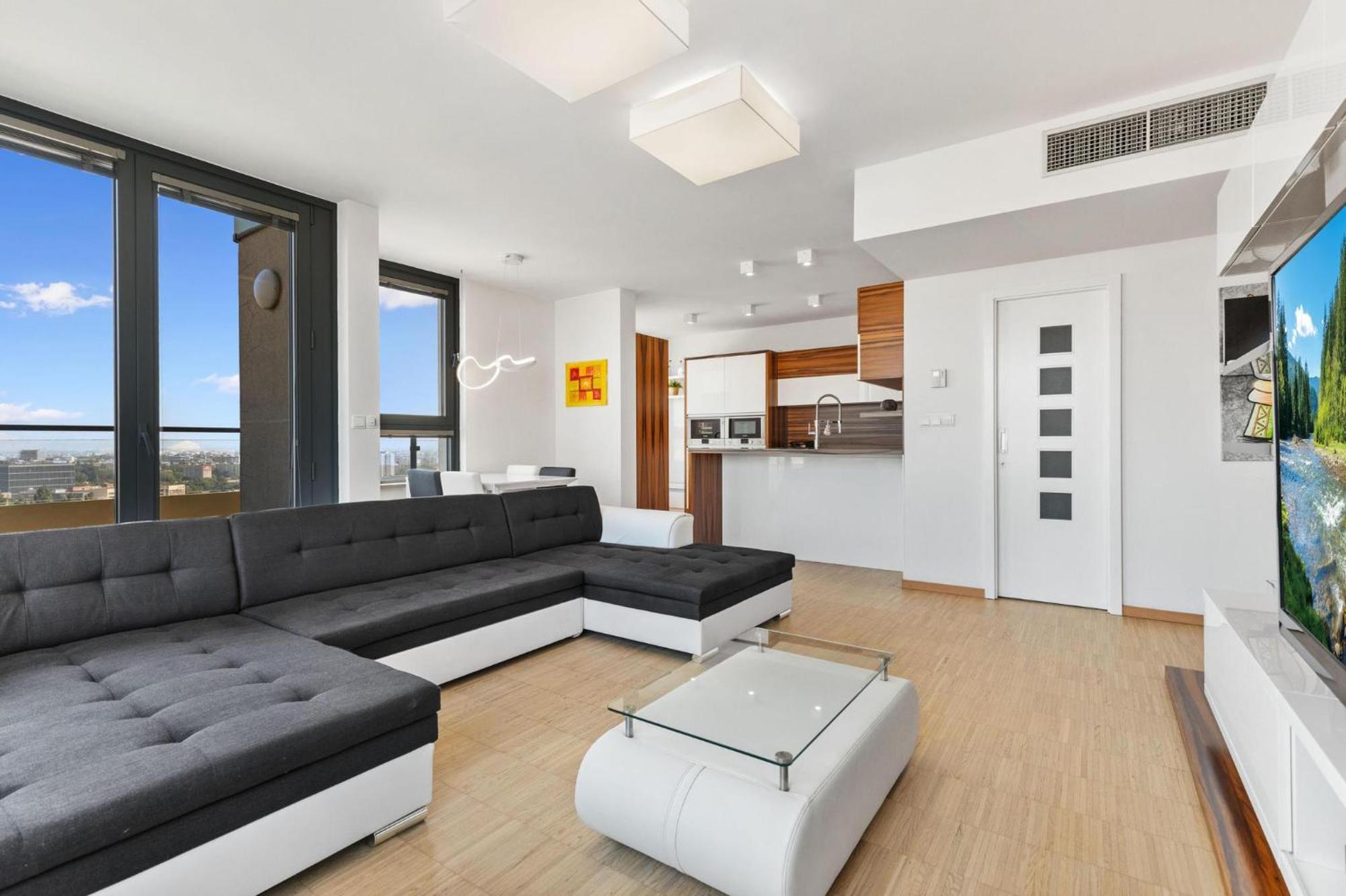 Sky Apartman In Bratislava - With 2 Parking Places ภายนอก รูปภาพ