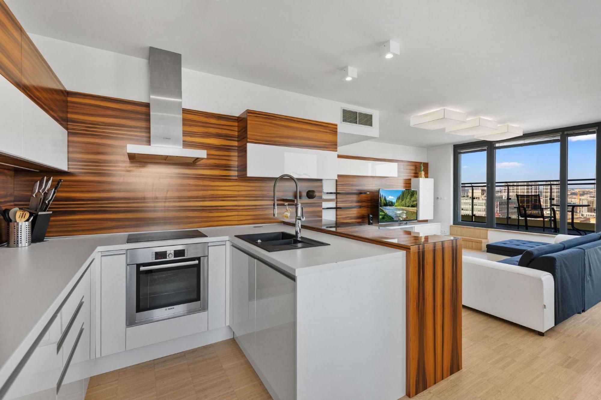 Sky Apartman In Bratislava - With 2 Parking Places ภายนอก รูปภาพ