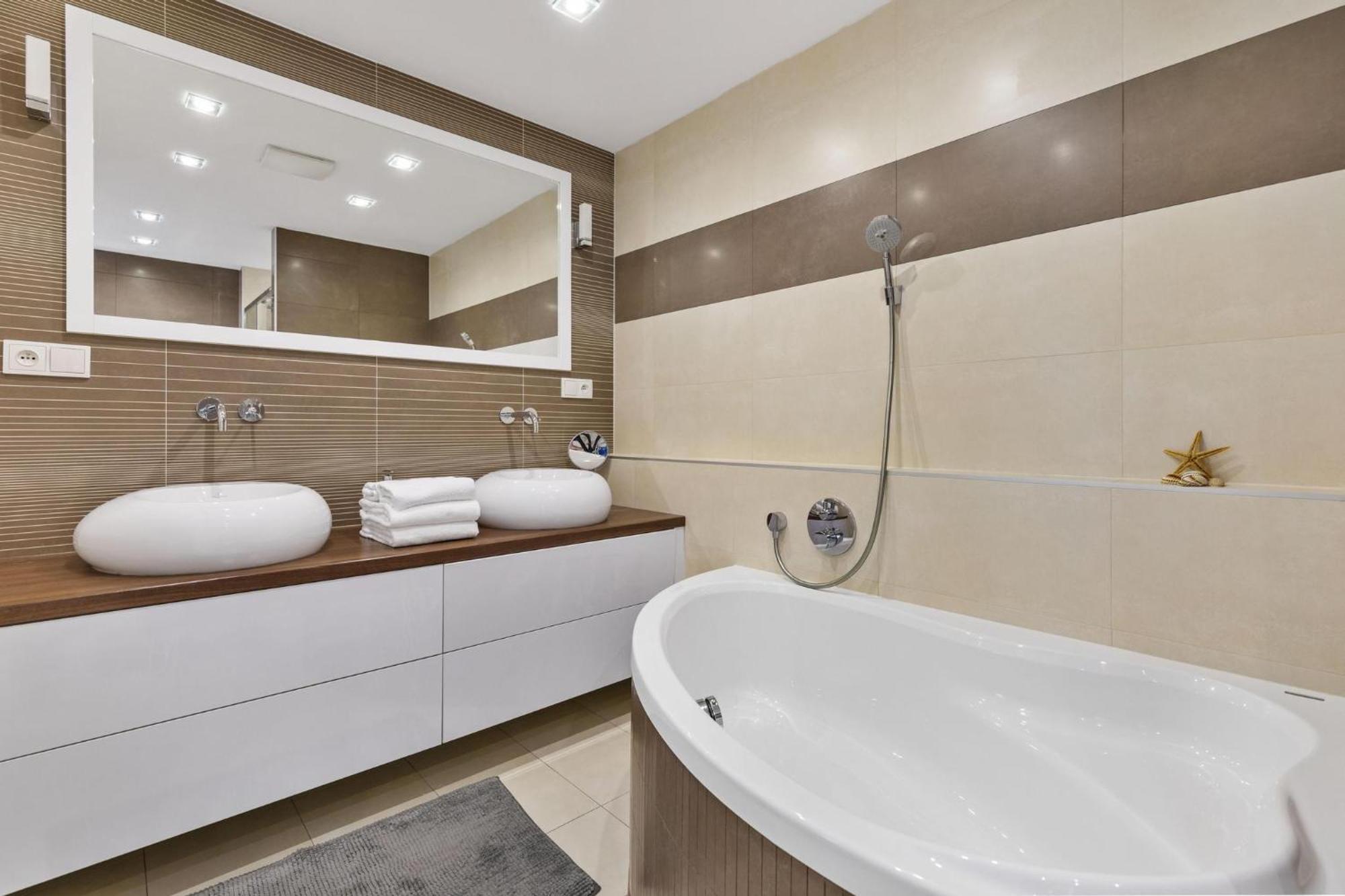 Sky Apartman In Bratislava - With 2 Parking Places ภายนอก รูปภาพ