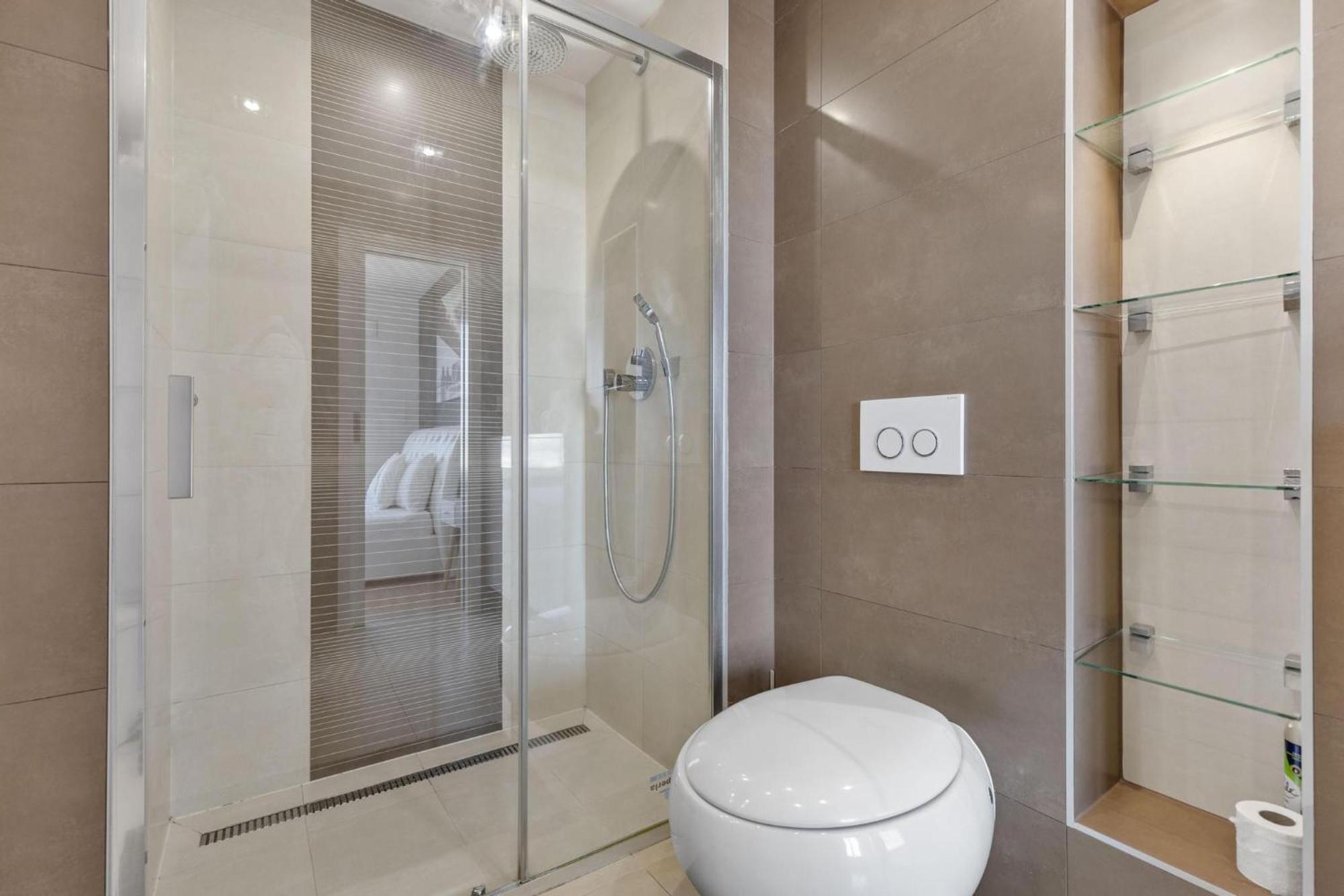 Sky Apartman In Bratislava - With 2 Parking Places ภายนอก รูปภาพ