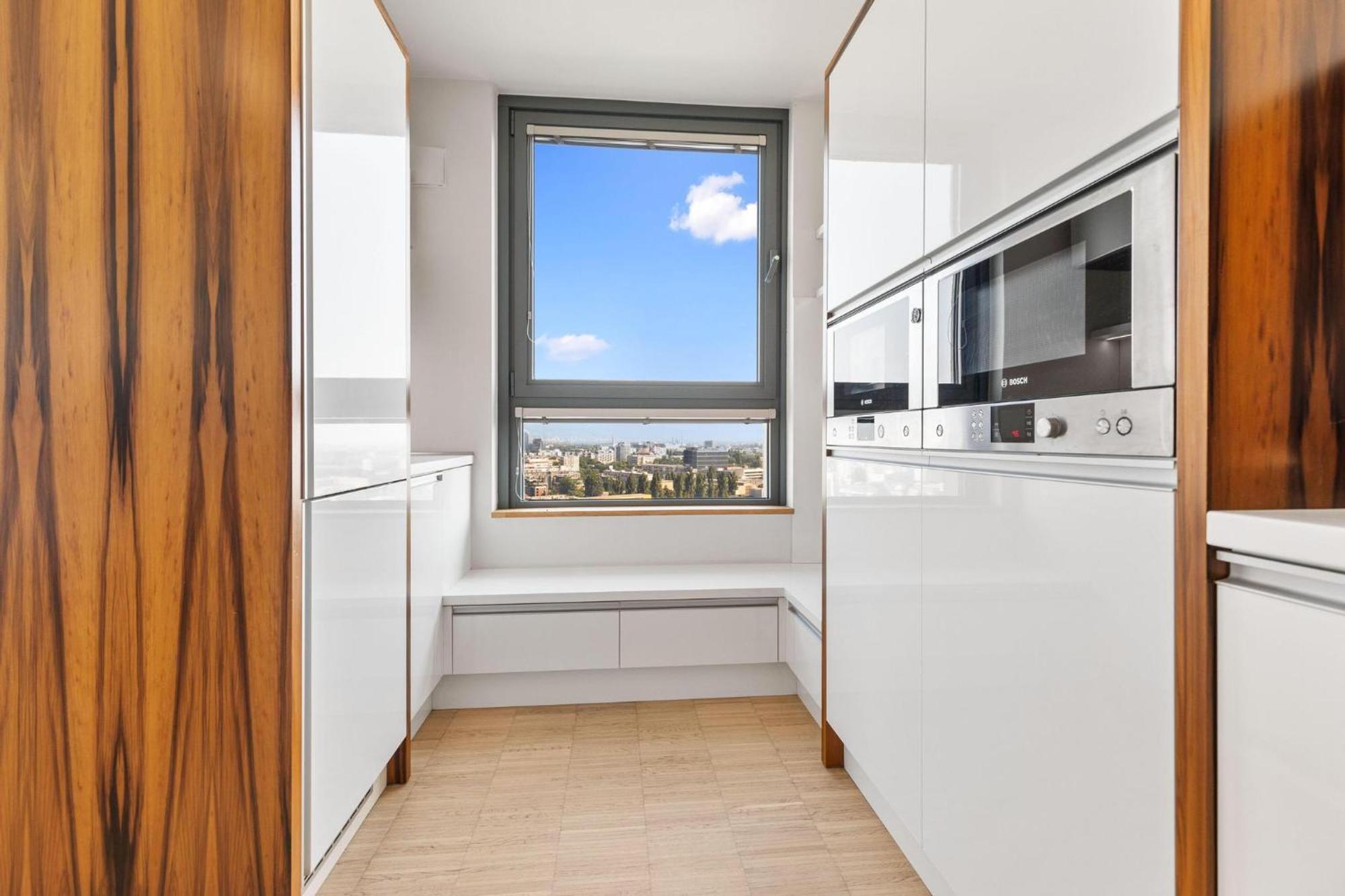Sky Apartman In Bratislava - With 2 Parking Places ภายนอก รูปภาพ